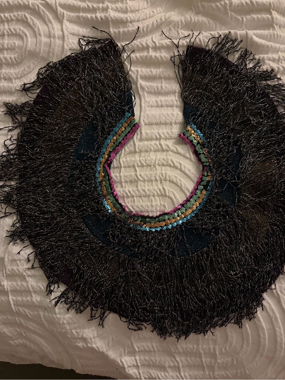 Silver shiny fringe collar